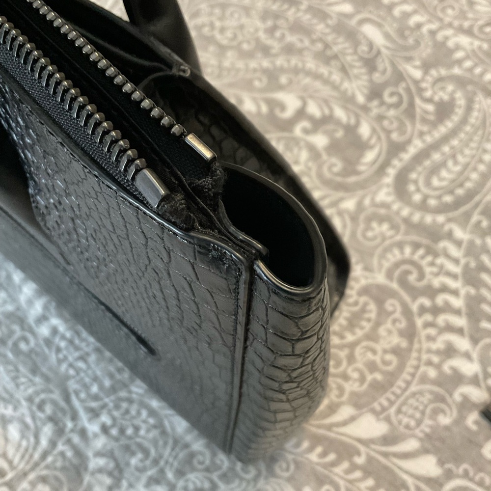 EUC Henri Bendel Tote - Picture 10 of 16